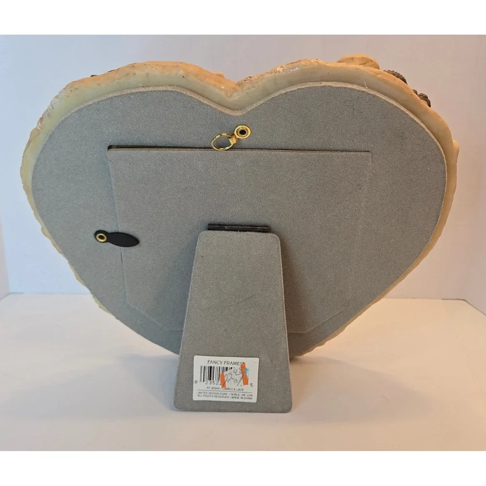 VTG United Design Corp Fancy Frames Cameo & Lace Heart Picture Frame FF-95944